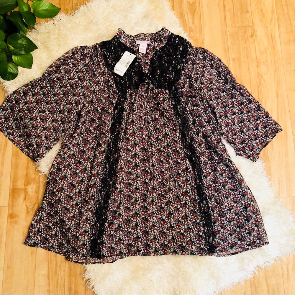 NWT Sheer Patterned Loop Feminine Blouse with Lace